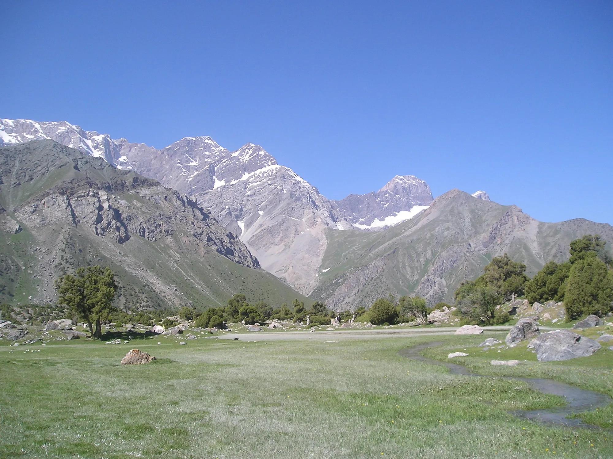 Fann Mountains: four days on foot from Ghazza